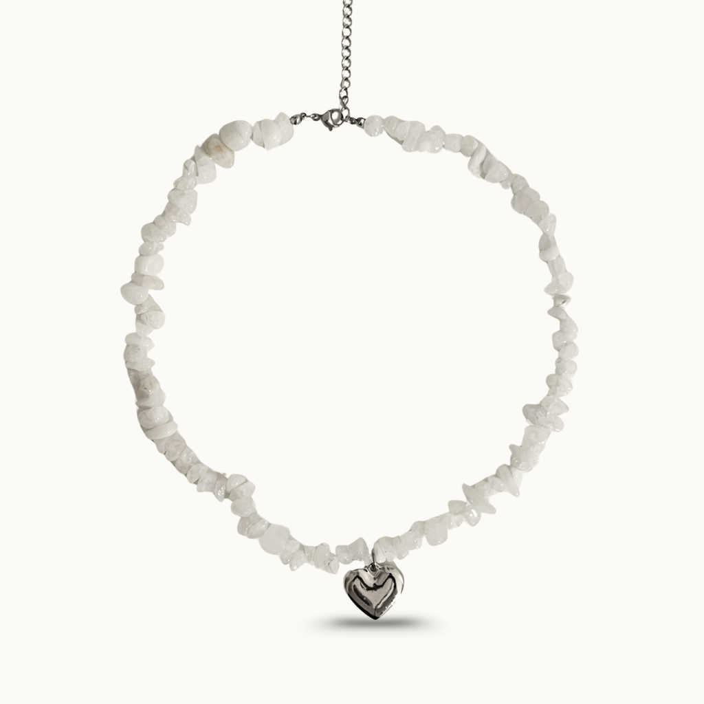 Collier Alba – Perles blanches et cœur argenté en acier inoxydable