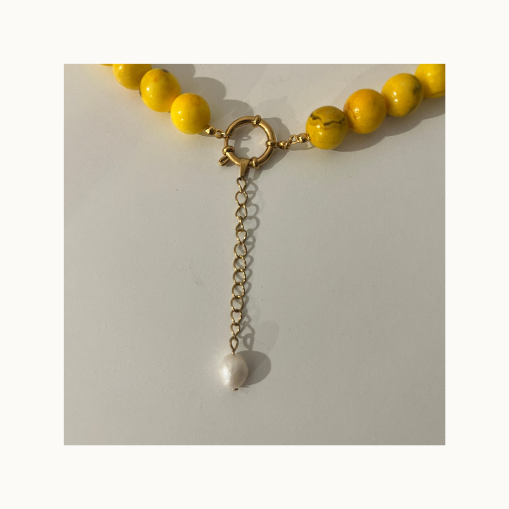 Collier Solal – Perles Jaune et perle d’eau douce avec fermoir dorée en acier inoxydable