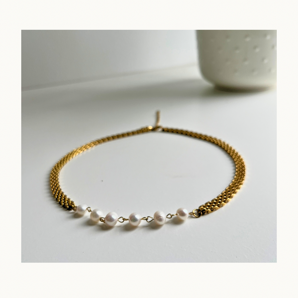 Collier Golden Pearl — Maille Dorée & Perles Blanches