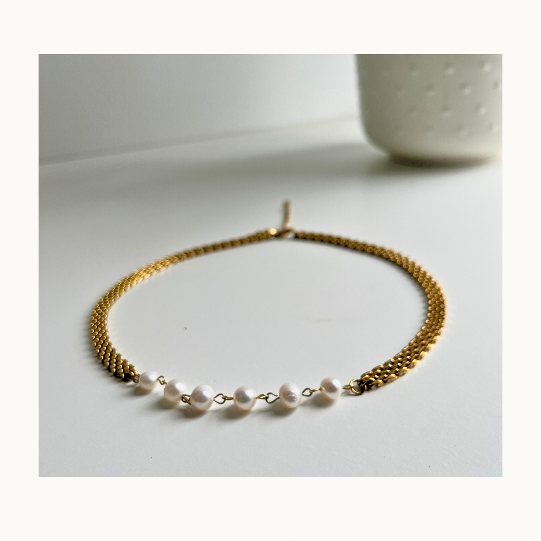Collier Golden Pearl — Maille Dorée & Perles Blanches