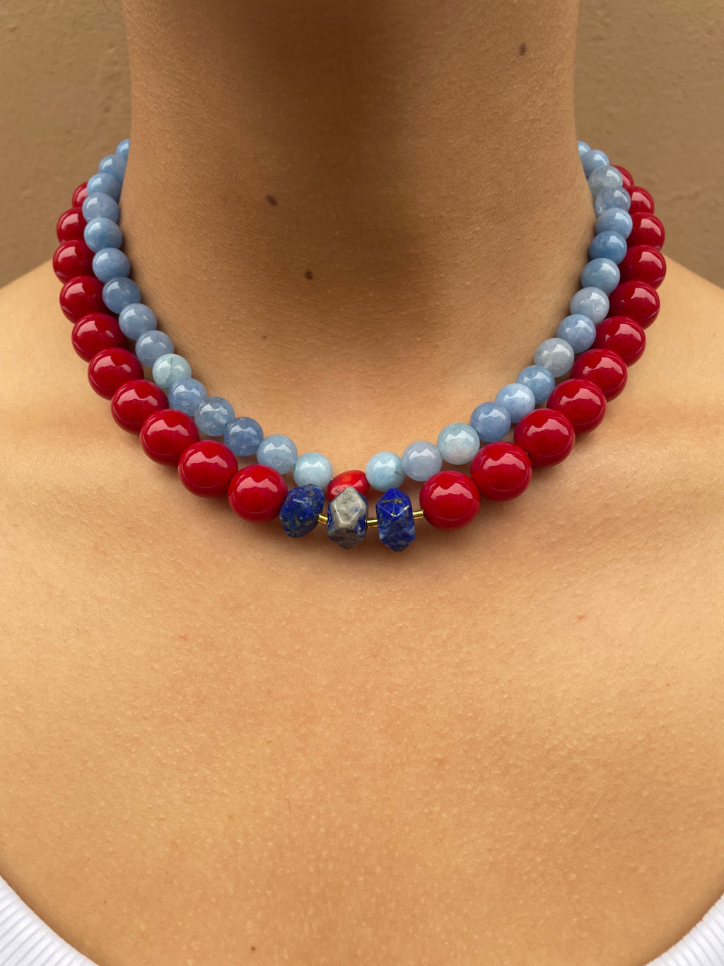Collier “Red Statement” – Perles Rouge & Pierres naturelles Bleu