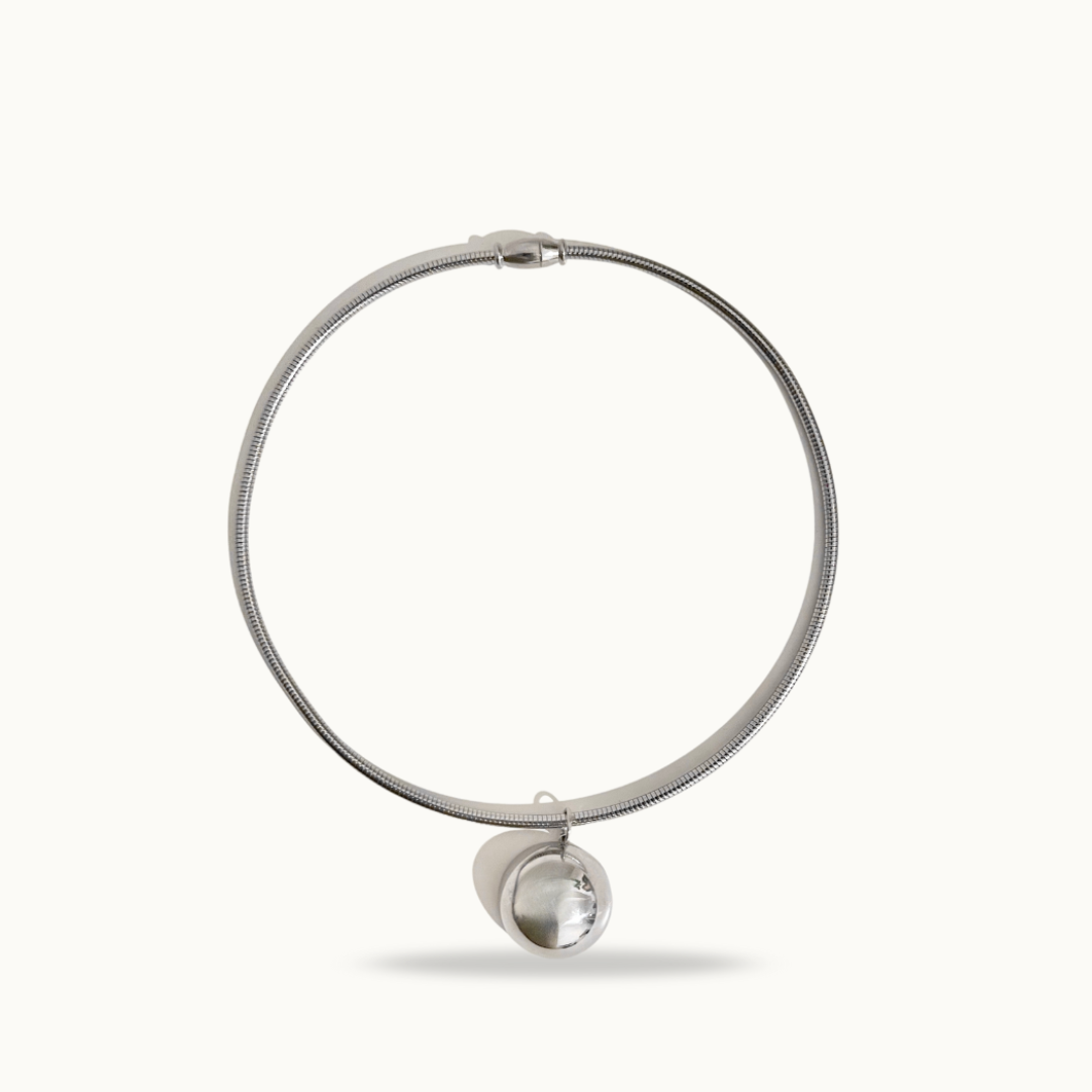 Collier “Nova” – Éclat Cosmique en Acier Inoxydable Argenté
