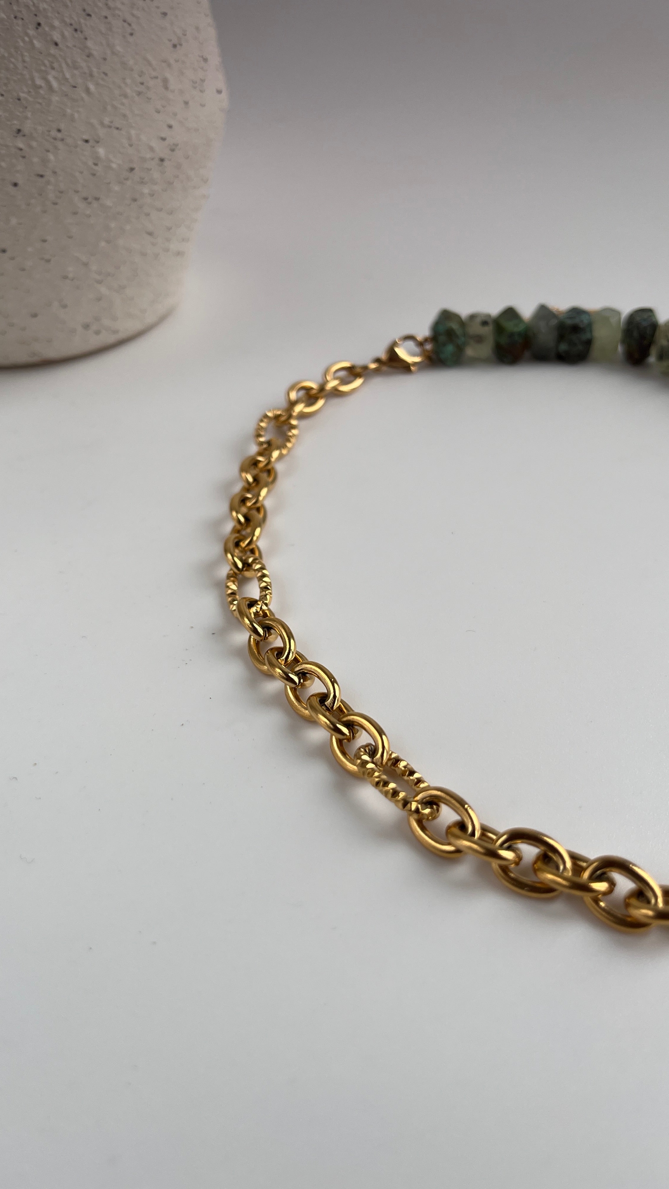 Collier “Terre d’Émeraude” – Jaspe Kambaba & Acier inoxydable Doré