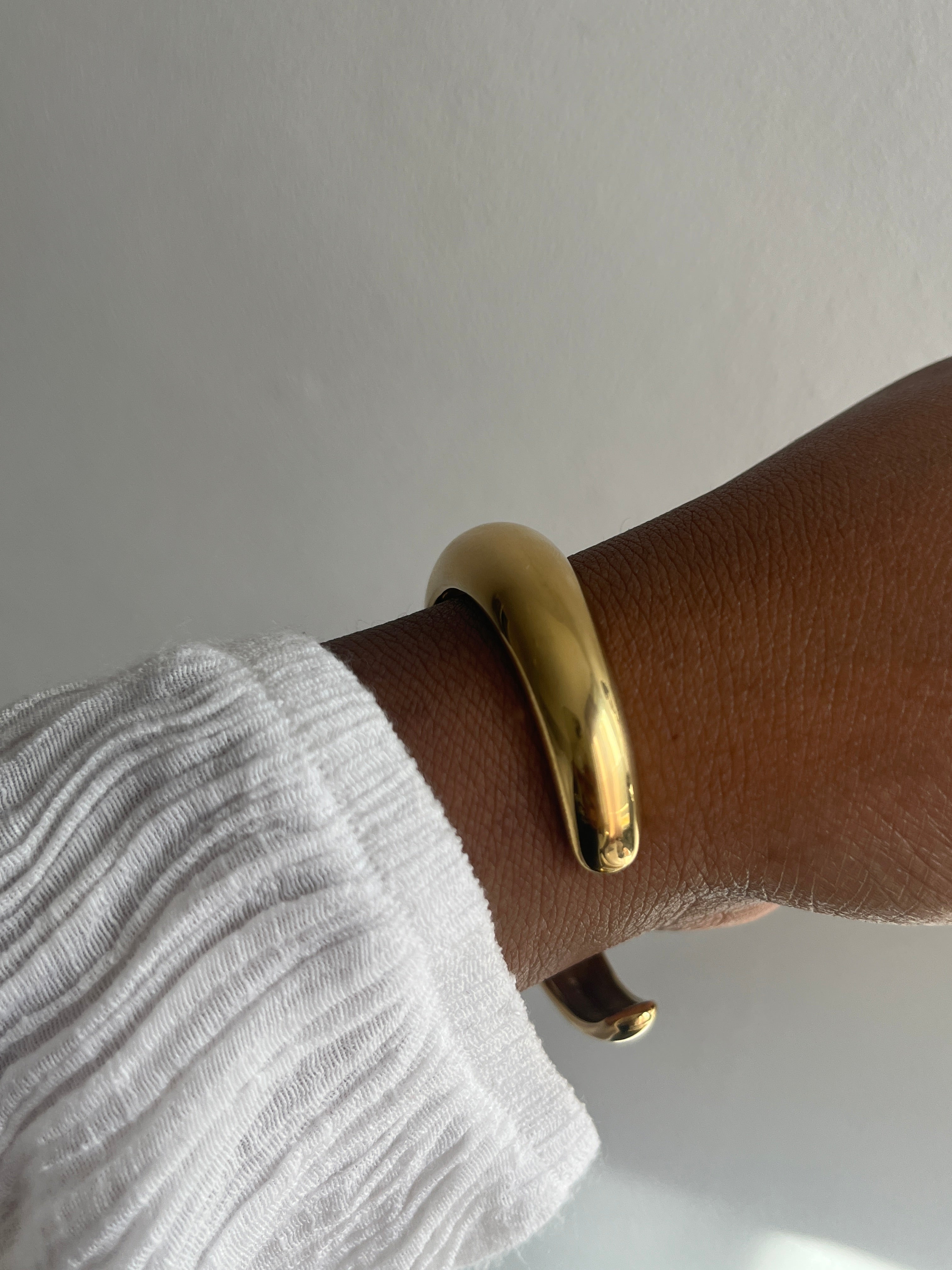 Bracelet jonc doré minimaliste - Bold Cuff