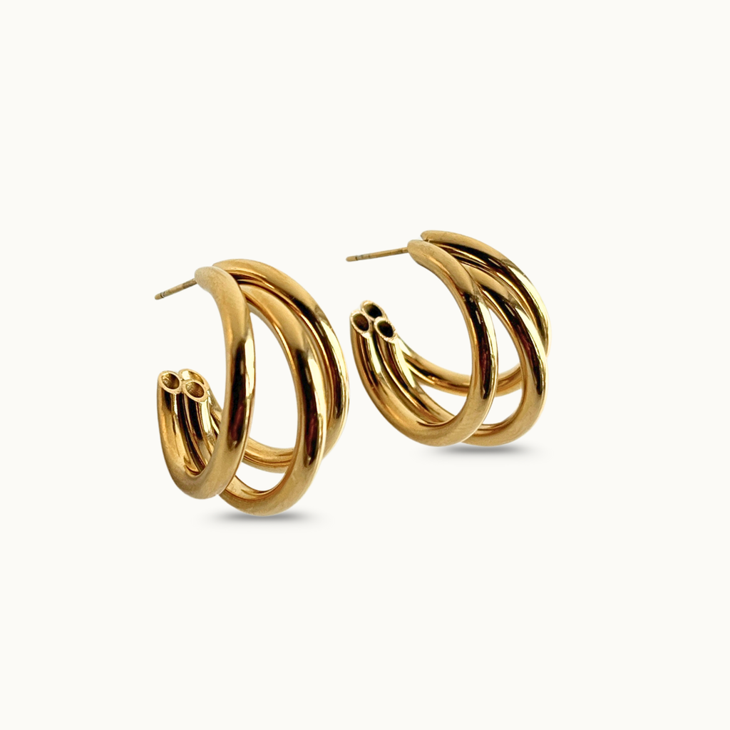 Boucles d’oreilles “Triple Glow” – Créoles dorées triples